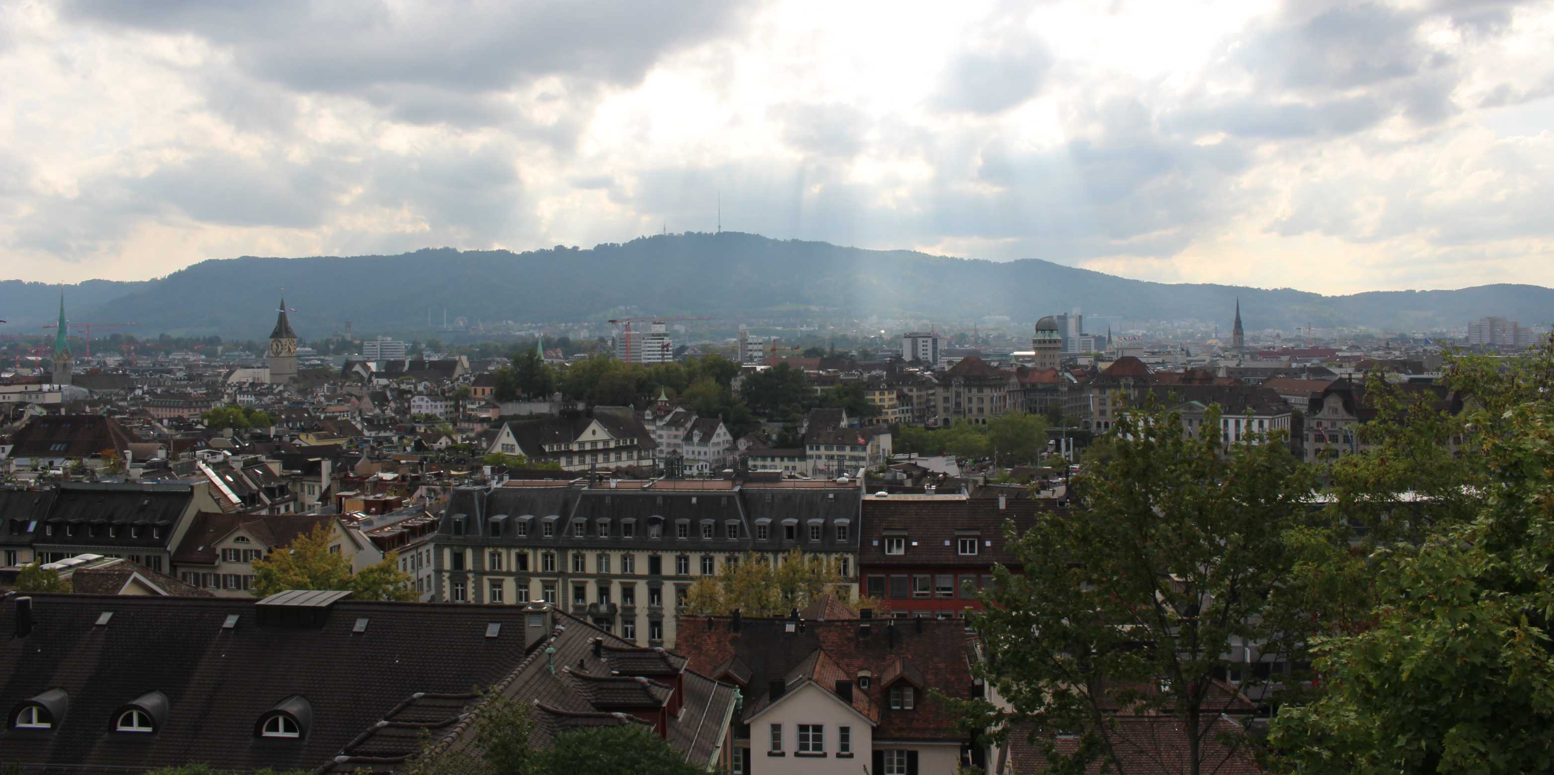 Enlarged view: View on Zürich from the ETH main building (Copyright: Axel Schild)
